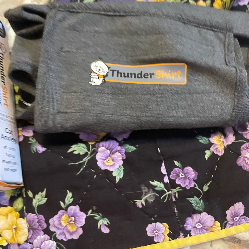 New in open box Thundershirt size M solid gray for cat anxiety